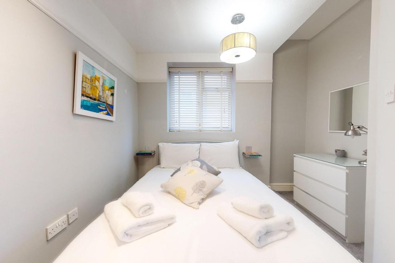 Super 1 Bedroom Flat In Hendon Near Middlesex University With Private Parking Extérieur photo