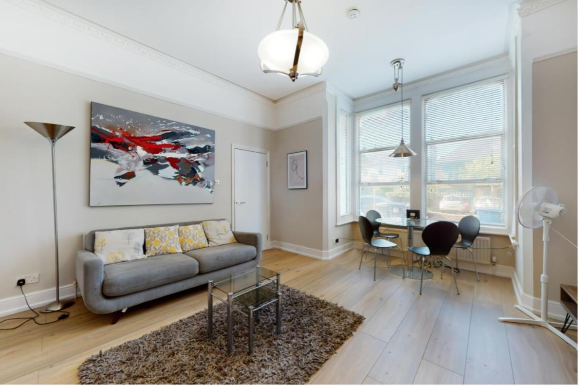 Super 1 Bedroom Flat In Hendon Near Middlesex University With Private Parking Extérieur photo