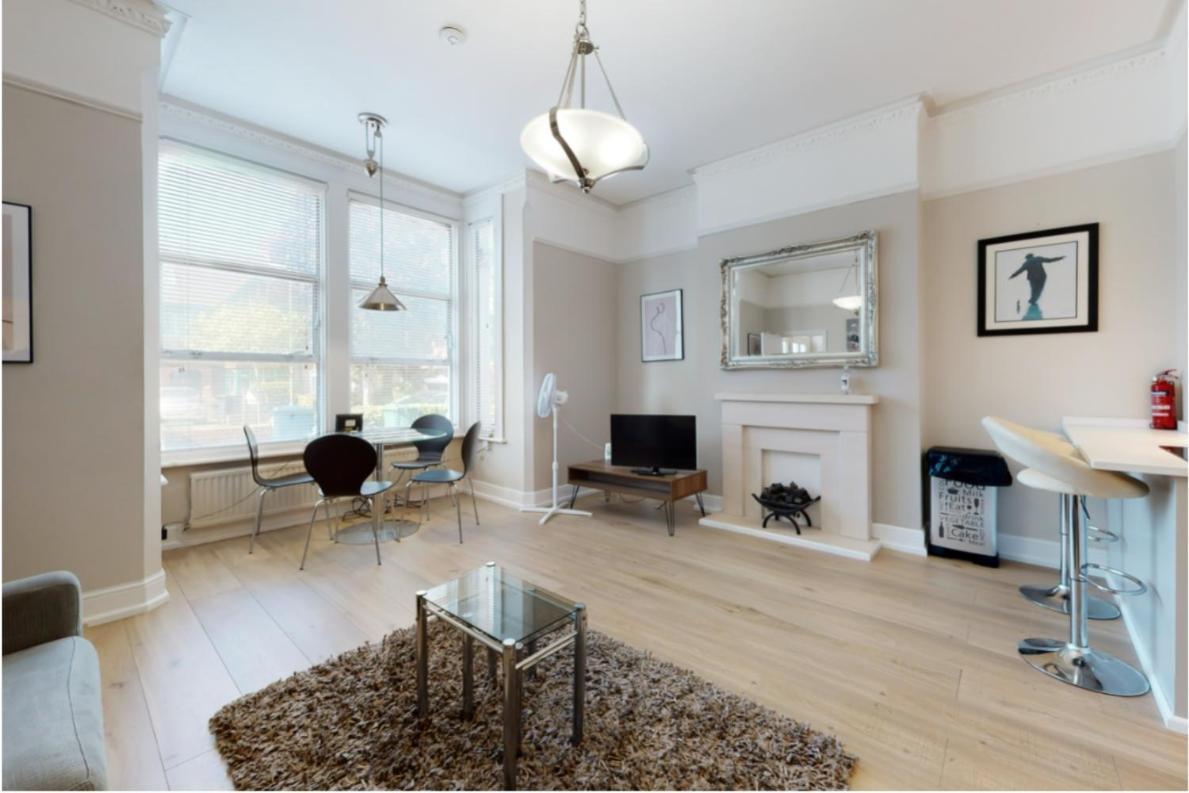 Super 1 Bedroom Flat In Hendon Near Middlesex University With Private Parking Extérieur photo