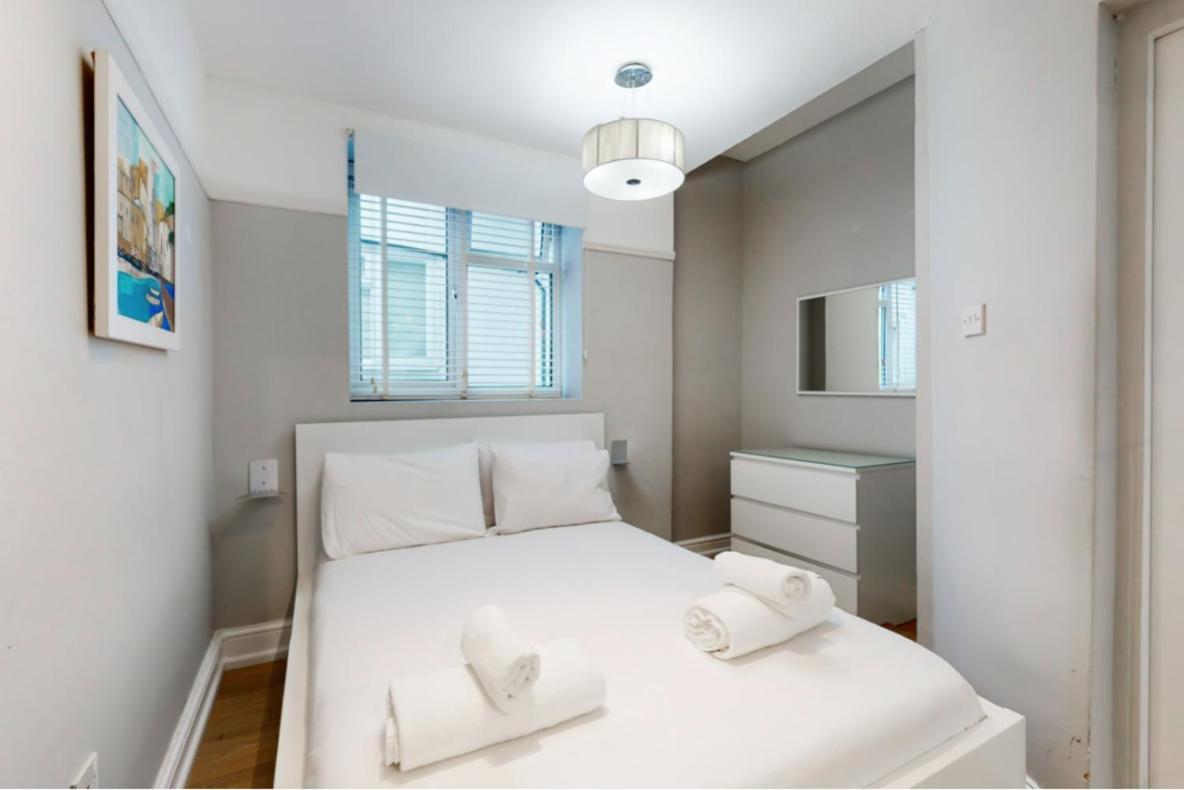Super 1 Bedroom Flat In Hendon Near Middlesex University With Private Parking Extérieur photo